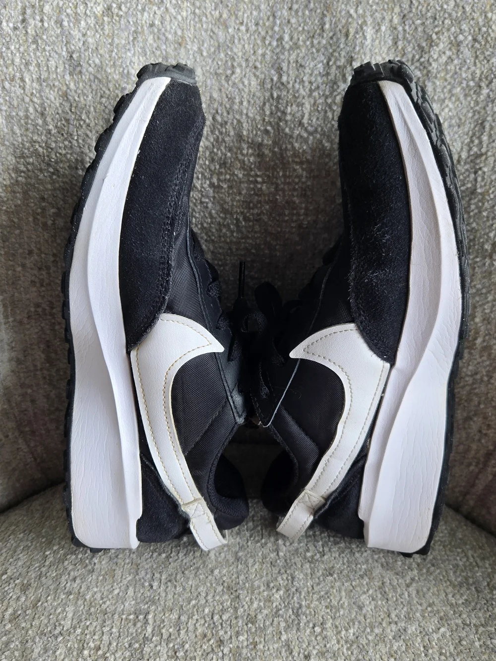 Nike Women's Black and White Low-Top Sneakers Sz 8